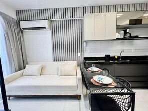 Comfort Apartment, City View | Living area - Compact Time - Miramar Hospedagens  (João Pessoa)