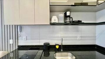 Comfort Apartment, City View | Private kitchen