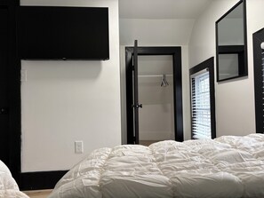 2 bedrooms, iron/ironing board, travel cot, free WiFi