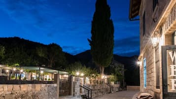 Doppelzimmer (Standard Double Room) | Außenbereich