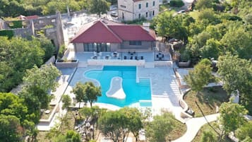 Dreibettzimmer (Standard Triple Room) | Außenbereich