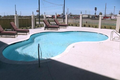 Quality Inn and Suites Victoria East