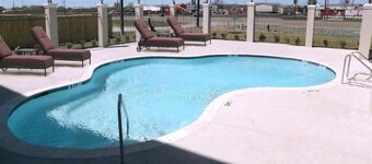 Quality Inn and Suites Victoria East
