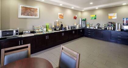 Quality Inn and Suites Victoria East