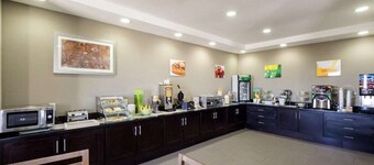 Quality Inn and Suites Victoria East