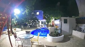 تناول الطعام بالخارج