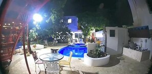 Outdoor dining - Vrbo Property (Baní)