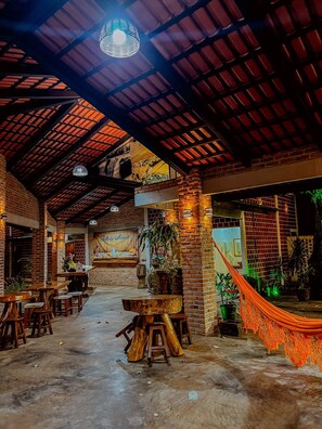 Outdoor dining - Pousada Martins Turismo (Carolina)