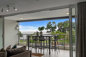 Dining - Seven Aquarius Coral Sea Views near the Lagoon (Cairns)