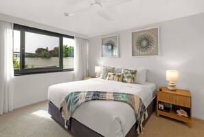 Room - Seven Aquarius Coral Sea Views near the Lagoon (Cairns)