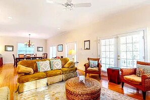 TV, fireplace - 3BR Seabrook Home, Pet Friendly, Near Beach-Pools, Golf, Equestrian and Tennis (Seabrook Island)