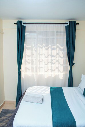 1 bedroom, iron/ironing board, WiFi - 5 minutes to Eldoret cbd!Suitable for couples /families with free parking space. (Eldoret)