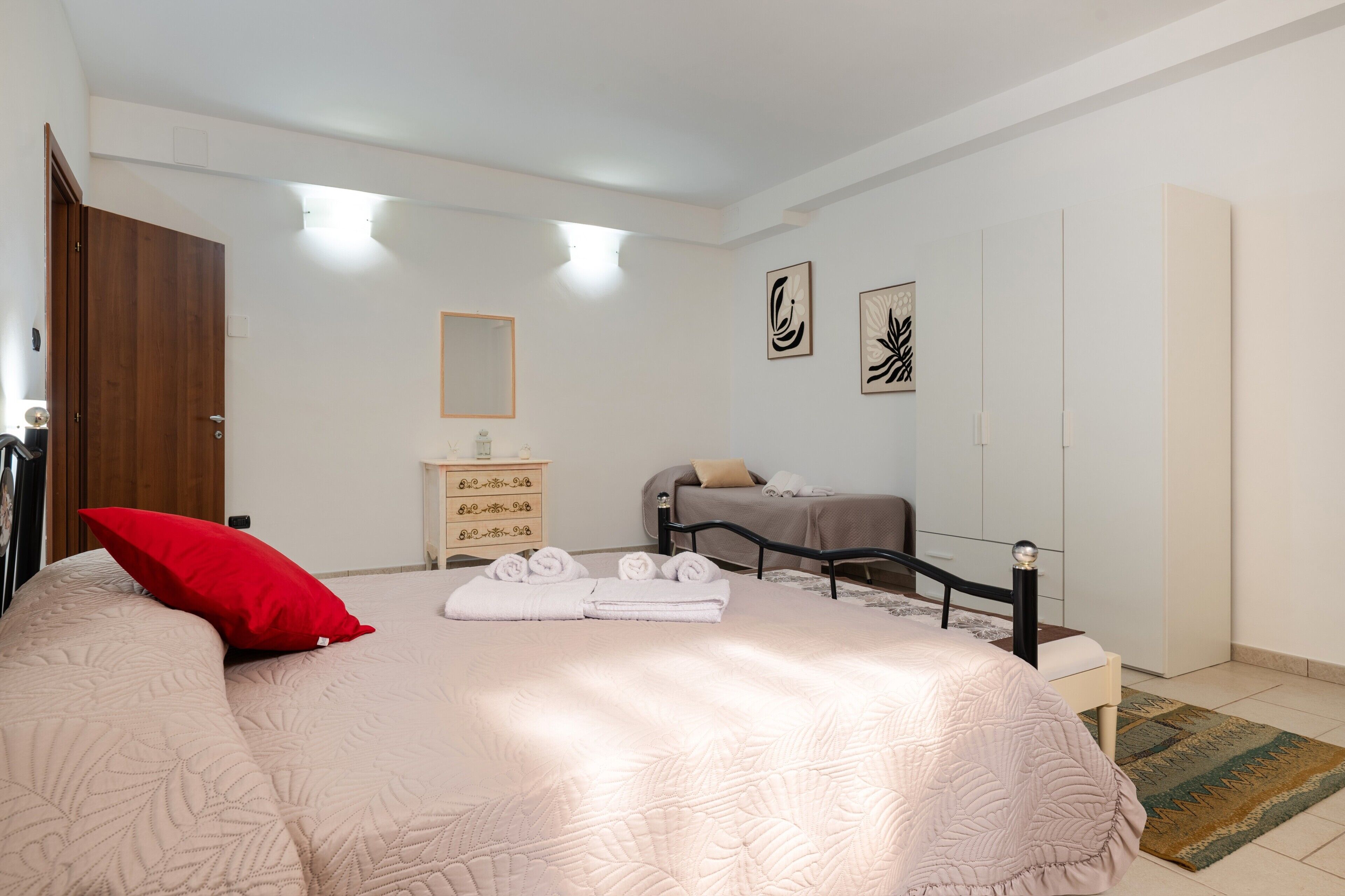 3 quartos, ferros/tábuas de passar roupa, Wi-Fi, roupa de cama