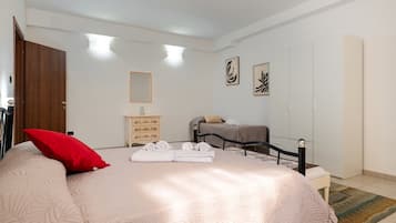 3 quartos, ferros/tábuas de passar roupa, Wi-Fi, roupa de cama