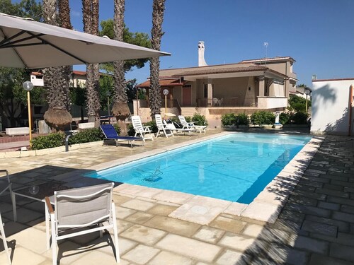 Holiday Home 'La Perla' with Shared Pool, Wi-Fi and Air Conditioning