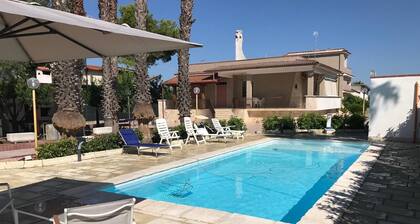 Holiday Home 'La Perla' with Shared Pool, Wi-Fi and Air Conditioning