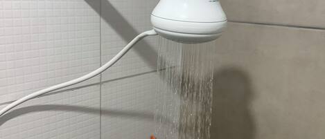 Handtücher, Seife, Shampoo, Toilettenpapier