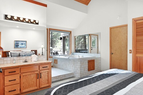 Glaze Meadow Forested Retreat at Black Butte Ranch