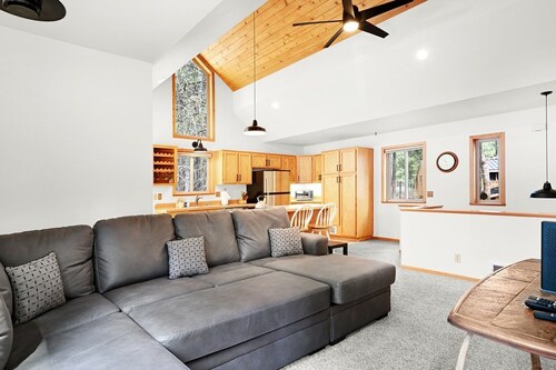 Glaze Meadow Forested Retreat at Black Butte Ranch