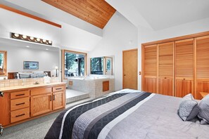 3 bedrooms, iron/ironing board, WiFi, bed sheets - Glaze Meadow Forested Retreat at Black Butte Ranch (Sisters)