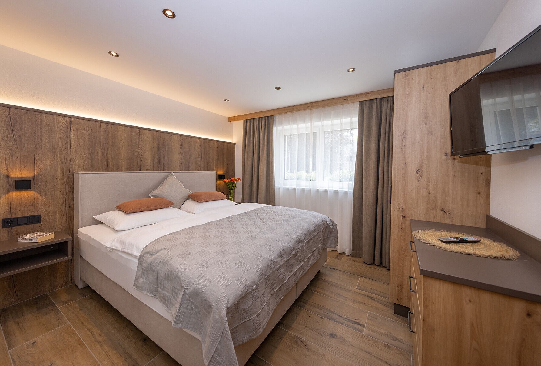 1 slaapkamer, een strijkplank/strijkijzer, reisbedje, gratis wifi