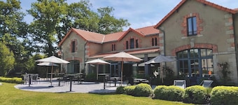 Atypical stay in a green setting, 20 minutes from Les Sables d'Olonne.
