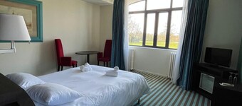 Atypical stay in a green setting, 20 minutes from Les Sables d'Olonne.