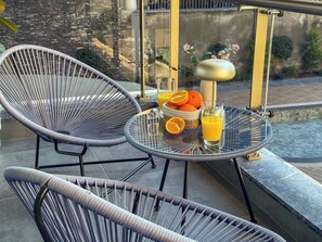 Outdoor dining - Qoople Royal 5 - Cozy 1-bedroom apartment in Alanya (Alanya)