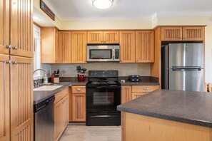 Kitchen - Lou Sea Ann West, Oceanfront Duplex - 4BR 2BA (Emerald Isle)