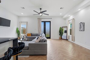 TV - The Golden Serenity Retreat (Houston)