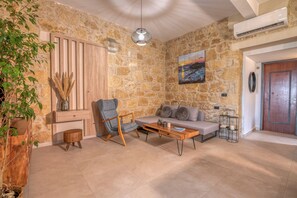 Living area - Cavos Luxury Apartments (Kissamos)