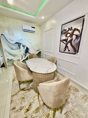 Suite de lujo, vistas al campo de golf | Restauración