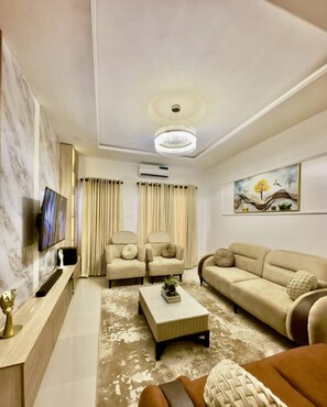 Suite luxueuse, vue sur le terrain de golf | Aire de séjour