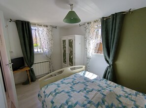 1 habitación, tabla de planchar con plancha y acceso a internet 