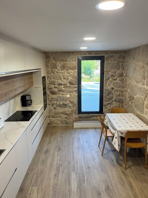 Private kitchen - Rural house Reibón (Meira-Moaña)