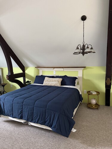 Unique loft space 500 ft from Salmon River!