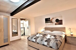 2 bedrooms, iron/ironing board - A bright and welcoming 50 square meters apartment, perfect for four people, located on the ground floor of the former headquarters of the Alinari Foundation, a completely renovated historic building.The property is located in the Santa Maria Novella area (Florence)