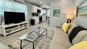TV - Mangrove Nest - Cozy Retreat (Fort Myers Beach)