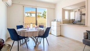 Dining - Le Charme de Lycklama avec 2 balcons (Cannes)