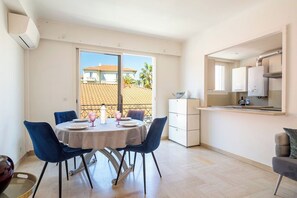 Dining - Le Charme de Lycklama avec 2 balcons (Cannes)