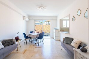 TV - Le Charme de Lycklama avec 2 balcons (Cannes)