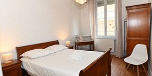 1 bedroom, iron/ironing board, WiFi, bed sheets - Lyon 6 Foch: Quiet 1-bedroom apartment with workspace (Lyon)
