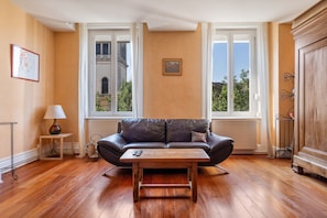 TV - Lyon 6 Foch: Quiet 1-bedroom apartment with workspace (Lyon)