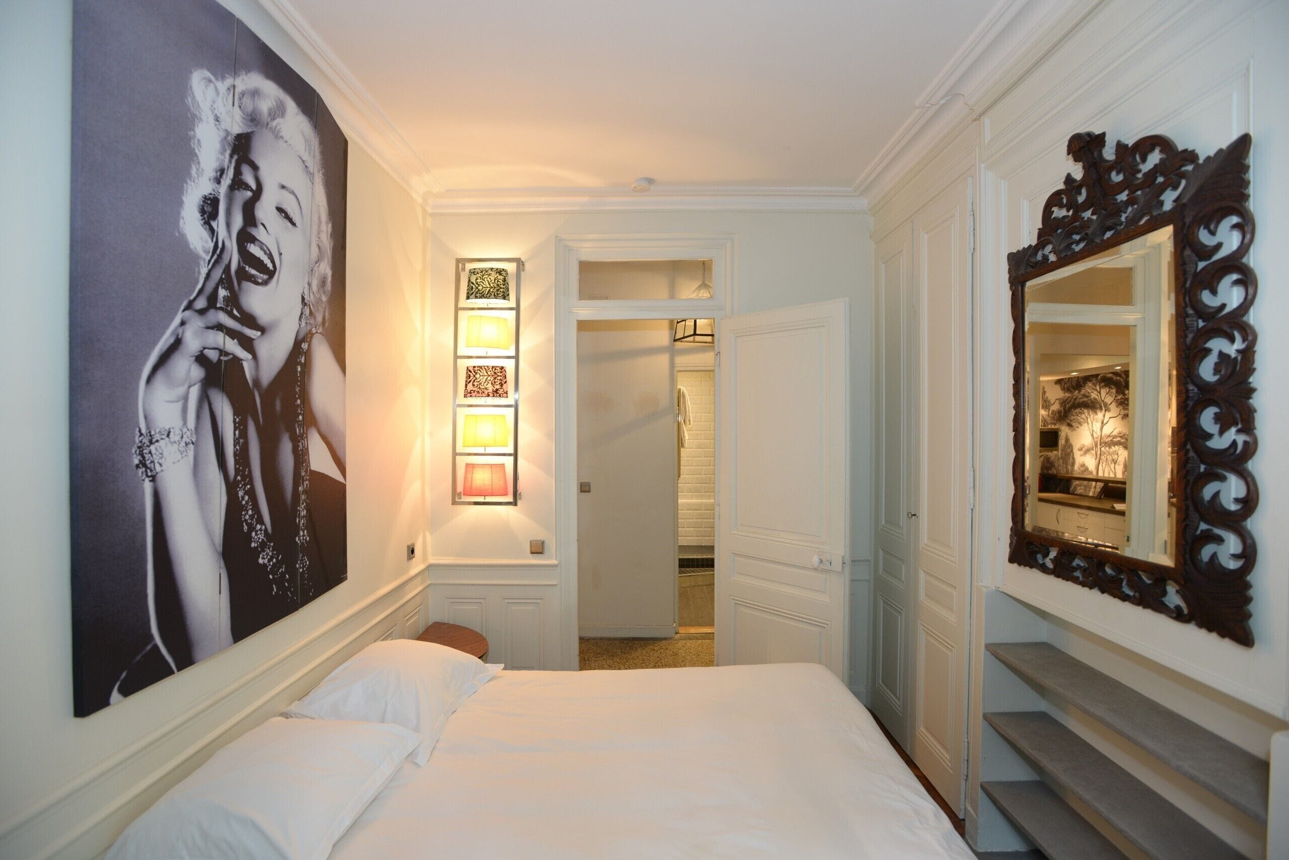 1 habitación, tabla de planchar con plancha, wifi y ropa de cama 