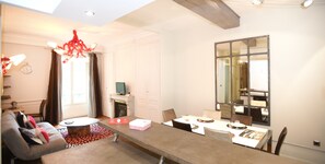 Dining - Lyon 1 Opera district: T2 apartment with great view (Lyon)