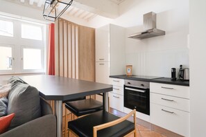 Micro-ondes, four, plaque de cuisson, lave-vaisselle
