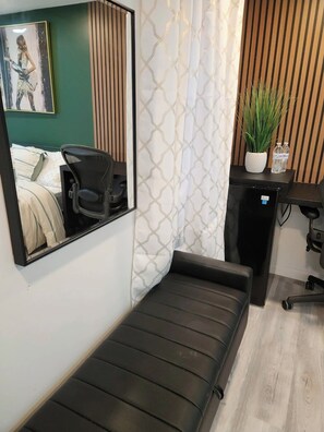 Room - Cozy Hotel Like Room in Avenel with Private bathroom and Laundry. (Woodbridge Township)