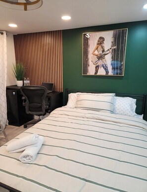 Room - Cozy Hotel Like Room in Avenel with Private bathroom and Laundry. (Woodbridge Township)