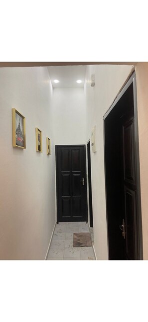 Interior - Apparently secure - 1 Bedroom - 1 Living room - 1 Shower - 1 Kitchen (Douala)