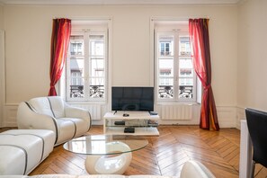 Living area - Lyon 2 presqu'ile: 2-bdr spacious apartment (Lyon)